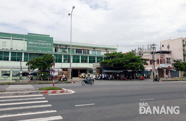 Theo Trung tâm Y tế quận Sơn Trà, việc đóng dải phân cách trước cổng bệnh viện sẽ ảnh hưởng đến hoạt động cấp cứu, khám, chữa bệnh tại đây. 