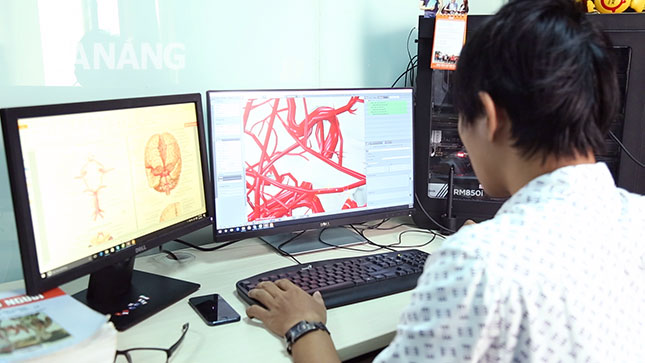 Với mô hình cơ thể người 3D, sinh viên có thể tải phần mềm phiên bản 2D về máy tính để tự học mọi lúc mọi nơi.