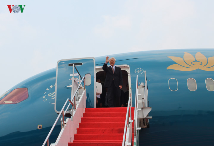Đúng 12h10 ngày 22/8 (giờ địa phương), chuyên cơ chở Tổng Bí thư Nguyễn Phú Trọng và Đoàn đại biểu cấp cao Việt Nam thăm chính thức Cộng hòa Indonesia đã hạ cánh xuống sân bay quốc tế Soekarno-Hatta.