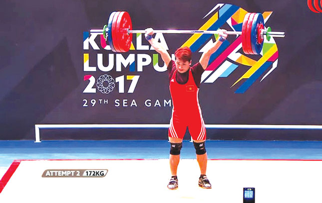Không chỉ giành HCV, đô cử Trịnh Văn Vinh còn xuất sắc phá 2 kỷ lục SEA Games ở nội dung Cử tạ (hạng cân 62 kg nam).