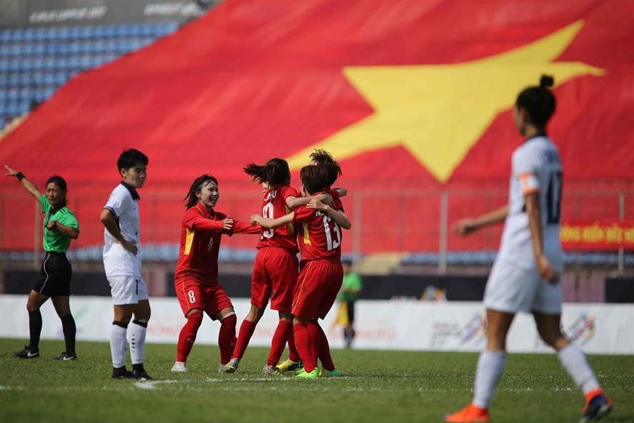Thủ tướng khen đội bóng đá nữ lần thứ 5 giành vàng SEA Games