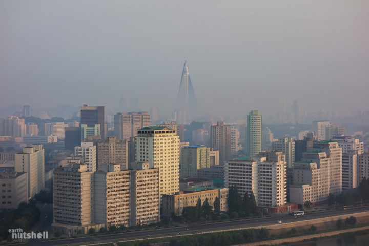 Nhiều tòa nhà cao tầng mọc lên đã khiến Bình Nhưỡng mang dáng dấp của một thành phố hiện đại. Ảnh: Earth Nutshell