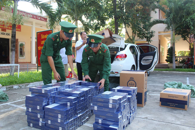 Thuốc lá buôn lậu bị bắt giữ tại Đồn Biên phòng Phú Lộc.