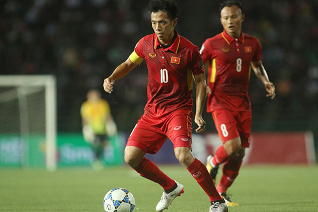 Các cựu binh chơi vất vả trước Campuchia vì V-League nghỉ quá lâu. 