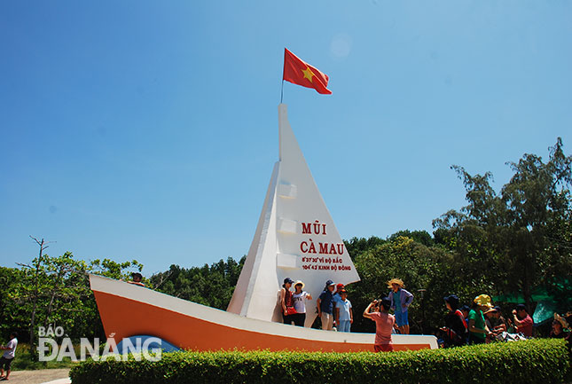  Đến Mũi Cà Mau là niềm mong ước của nhiều người dân Việt Nam. Ảnh: N.THÀNH