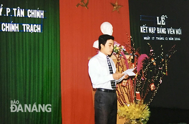 Được kết nạp vào Đảng năm 2006, anh Nguyễn Huy Vũ (phường Tân Chính, quận Thanh Khê) trở thành đảng viên là người có đạo đầu tiên ở thành phố Đà Nẵng sau khi có Quy định số 123-QĐ/TW.  Ảnh: ĐOÀN LƯƠNG