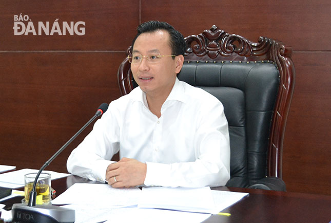 Bí thư Thành ủy, Chủ tịch HĐND thành phố Nguyễn Xuân Anh kết luận các nội dung của phiên giải trình.  Ảnh: VIỆT DŨNG