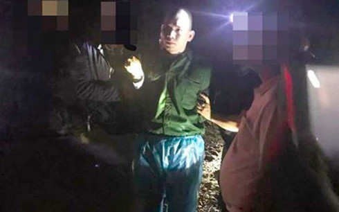 Tử tù Nguyễn Văn Tình bị bắt khi đang có ý định lẩn trốn vào điểm nóng ma túy Lóng Luông. (Ảnh: FB Hóng biến Hòa Bình)