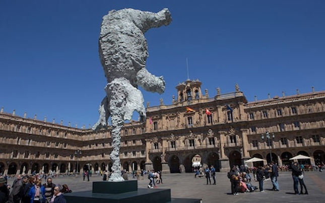 Tượng “Voi khổng lồ” của Miquel Barceló ở sân trường Đại học Salamanca, Tây Ban Nha.