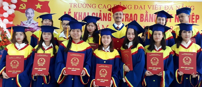 sinh viên khóa học 2015-2017 bằng tốt nghiệp 