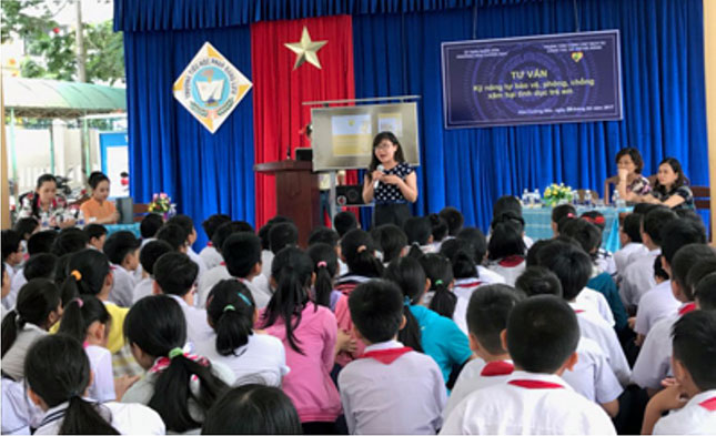 Một buổi tư vấn kỹ năng cho trẻ được tổ chức tại phường Hòa Cường Bắc.