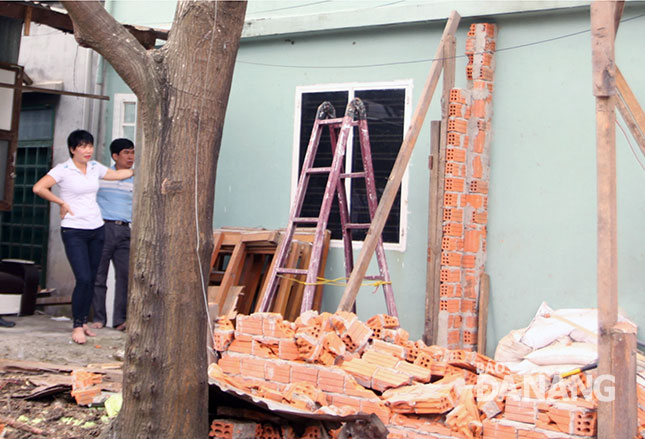 Gia đình ông Trần Công Minh lấn chiếm đất công, xây dựng nhà trái phép và bị lực lượng chức năng cưỡng chế vào tháng 3-2017.