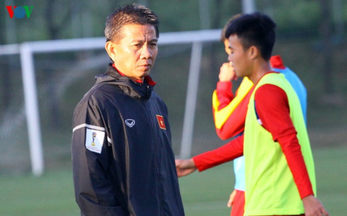 HLV Hoàng Anh Tuấn tiết lộ U19 Việt Nam vừa có thêm chuyên gia huấn luyện thủ môn đến từ Arsenal.