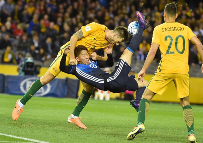 Úc  đá vòng loại World Cup 2018 với Nhật Bản.