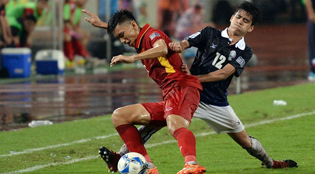 Đoàn Văn Hậu (áo đỏ) và đội tuyển U19 Việt Nam có rất nhiều cơ hội giành quyền vào vòng chung kết khi nằm trong bảng H khá nhẹ nhàng. 		Ảnh: AFC