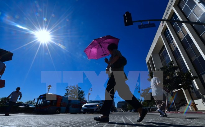 Cảnh nắng nóng trên đường phố Los Angeles, Mỹ ngày 24/10. (Nguồn: AFP/TTXVN)