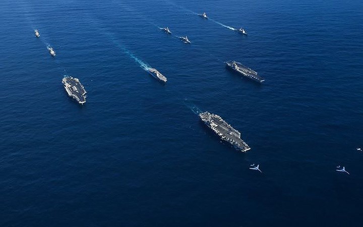 Khi công du Hàn Quốc vào tuần trước, Tổng thống Mỹ Donald Trump đã tuyên bố “Chúng tôi đã gửi 3 trong số các tàu sân bay lớn nhất thế giới [tới bán đảo Triều Tiên]”.