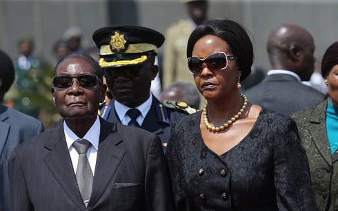 Tổng thống Zimbabwe Robert Mugabe và phu nhân Grace Mugabe. Ảnh: EPA.
