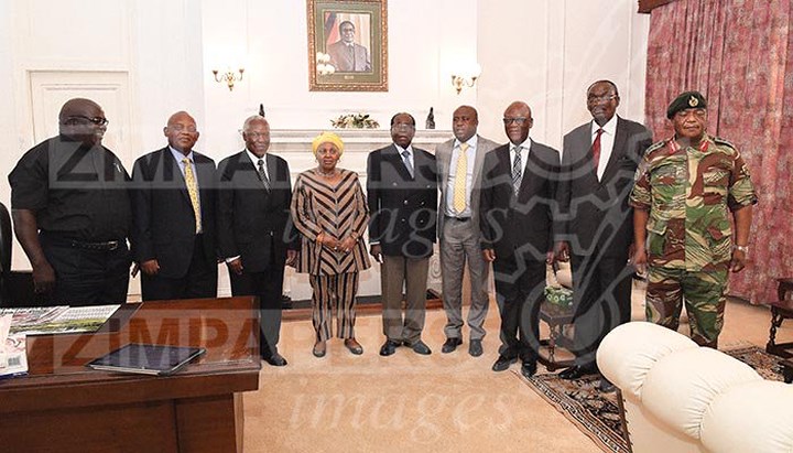 Tổng thống Mugabe đã gặp gỡ Tổng tư lênh quân đội Zimbabwe (ZDF) Guveya Chiwenga. Cuộc họp diễn ra tại Dinh Tổng thống ở Harare.