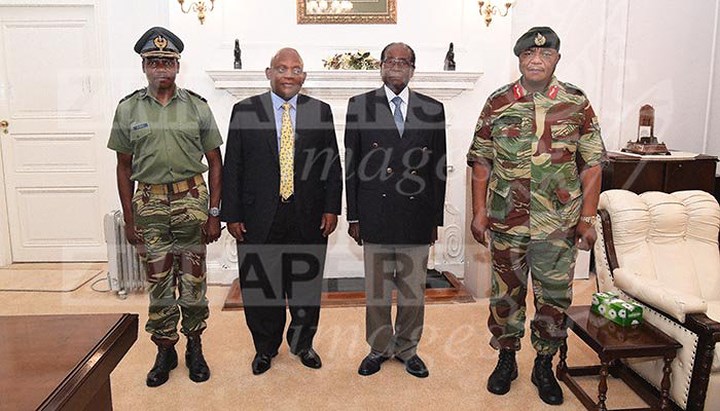 Quân đội Zimbabwe cũng tuyên bố, đây không phải là đảo chính mà là nỗ lực loại bỏ các phần tử phản động và tội phạm quanh Tổng thống.