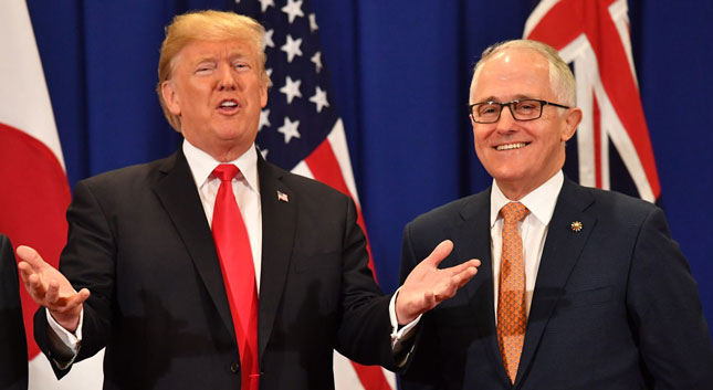Sách Trắng của Úc nhấn mạnh mối liên minh chặt chẽ với Mỹ. Trong ảnh: Thủ tướng Úc Malcolm Turnbull (phải) trong một cuộc gặp gỡ Tổng thống Mỹ Donald Trump. Ảnh: EPA