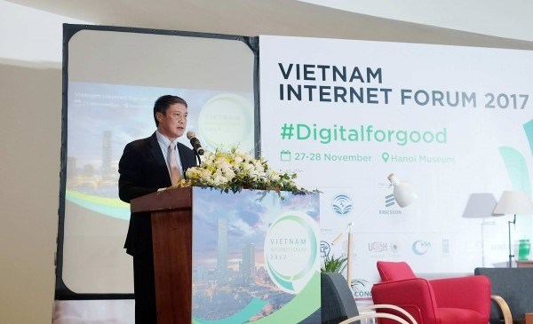 Pham Hong Hai, Deputy Minister of Information and Communications, said at the opening of the Vietnam Internet Forum 2017 that Vietnamese authorities would always promote openness, transparency and ease of information access to everyone (Photo: vietnamnet.vn)