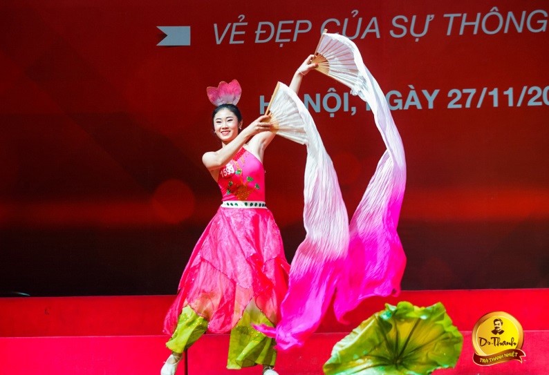 Nguyễn Khánh Linh chinh phục ban giám khảo với phần thi múa dân tộc. Cô là thí sinh thứ hai của Đại học Lâm Nghiệp lọt vào vòng chung kết. 