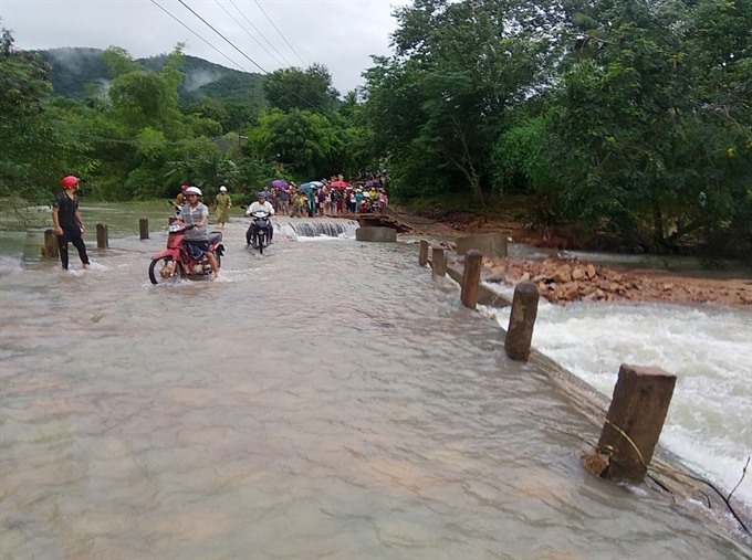 Many areas in the mountainous district of Đồng Xuân in the central province of Phú Yên were flooded due to prolonged heavy rainfall. — VNA/VNS Photo Thế Lập Read more at http://vietnamnews.vn/society/418755/central-provinces-to-get-heavy-rainfall.html#Z6CtT1PR6UZBmv1d.99
