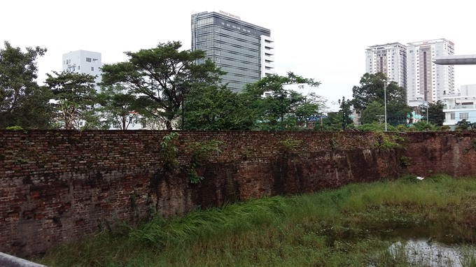 Protection: A section of front wall and tunnel at the citadel. — VNS Photo Công Thành Read more at http://vietnamnews.vn/life-style/418937/old-citadel-to-be-recognised-as-national-special-relic.html#4kFSeIgHGUexTw0V.99