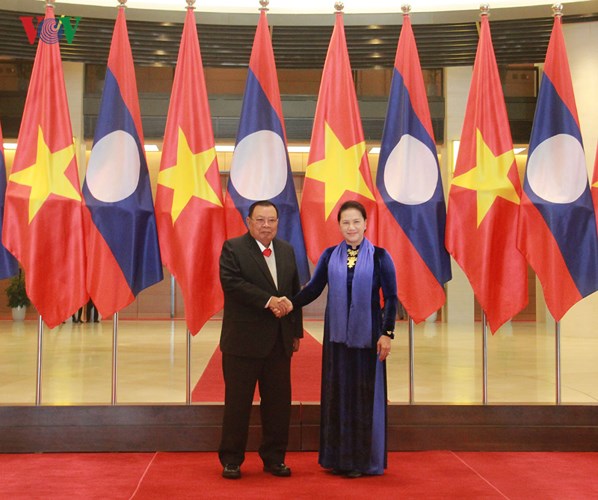 Chiều 19-12, tại Nhà Quốc hội, Chủ tịch Quốc hội Nguyễn Thị Kim Ngân đã hội kiến với Tổng Bí thư, Chủ tịch nước Lào Bounnhang Vorachith đang thăm hữu nghị chính thức Việt Nam.