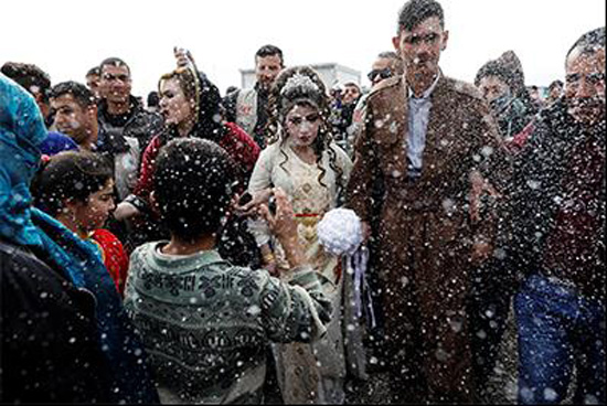 Đám cưới ở trại tị nạn Khazer gần Mosul.