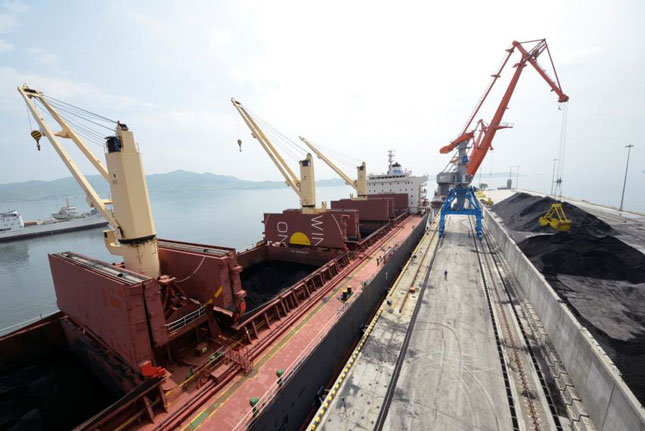 Triều Tiên bị nghi xuất khẩu than qua cảng biển Nga