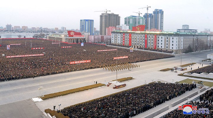 Bên cạnh đó, Thông điệp Năm mới này còn chỉ rõ con đường mà nhân dân Triều Tiên phải thực hiện, đồng thời truyền cảm hứng cho nhân dân và quân đội Triều Tiên nỗ lực trong việc xây dựng sức mạnh chủ nghĩa xã hội tại Triều Tiên. (Ảnh: KCNA)