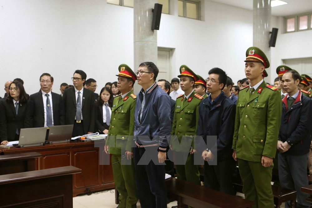 Bị cáo Trịnh Xuân Thanh, nguyên Chủ tịch Hội đồng quản trị, Tổng Giám đốc PVC và đồng phạm tại phiên xét xử. (Ảnh: Doãn Tấn/TTXVN)