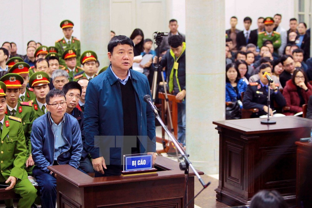 Bị cáo Đinh La Thăng, nguyên Chủ tịch Hội đồng thành viên PVN phát biểu trước tòa. (Nguồn: TTXVN)