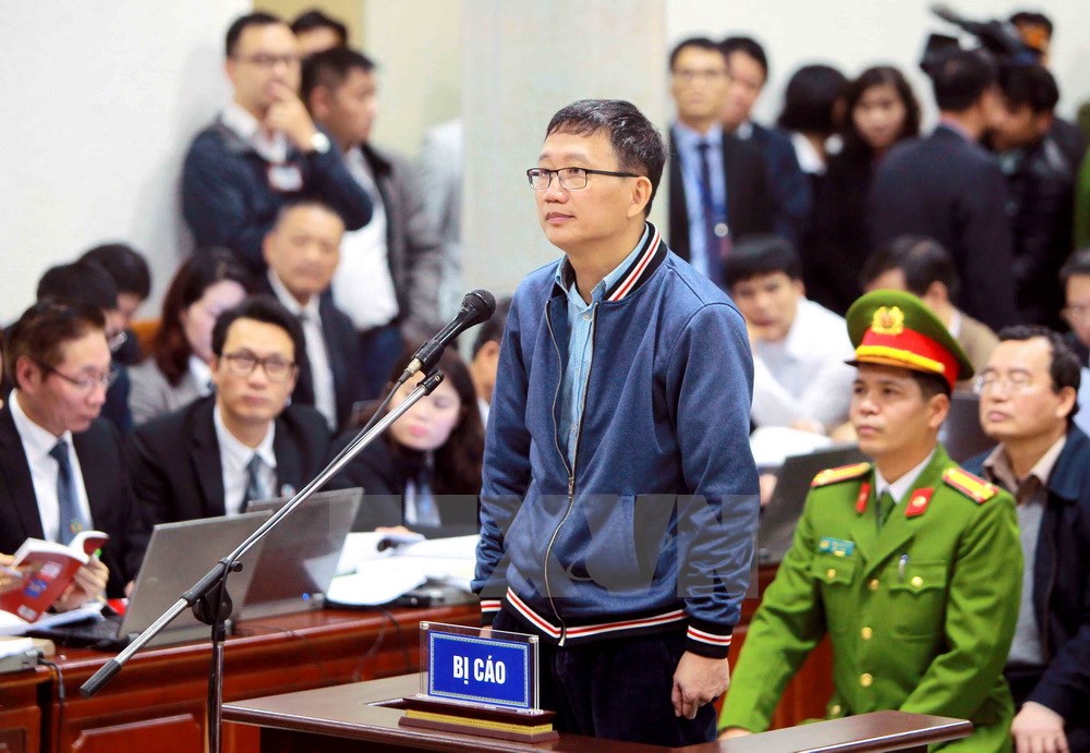 Bị cáo Trịnh Xuân Thanh, nguyên Chủ tịch Hội đồng quản trị, Tổng Giám đốc PVC trả lời Hội đồng xét xử tại phần kiểm tra căn cước. (Ảnh: An Đăng/TTXVN)