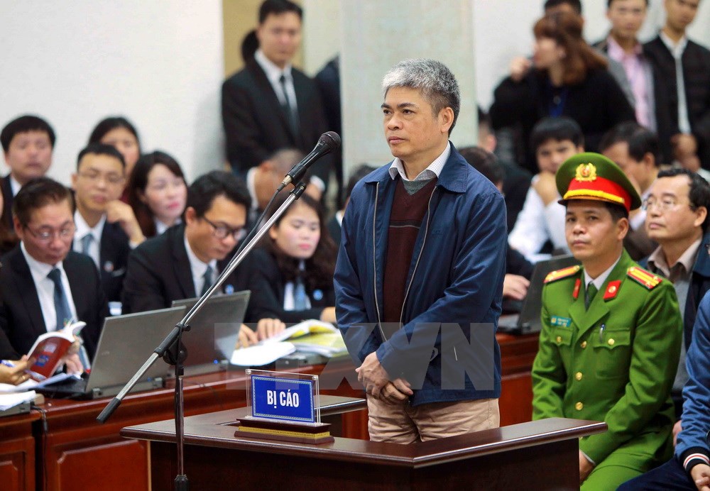 Bị cáo Nguyễn Xuân Sơn, nguyên Phó Tổng Giám đốc PVN trả lời Hội đồng xét xử tại phần kiểm tra căn cước. (Nguồn: TTXVN)