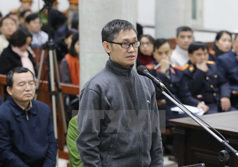 Bị cáo Nguyễn Mạnh Tiến (sinh năm 1966, nguyên Phó Tổng Giám đốc PVC) trả lời các câu hỏi của Hội đồng xét xử. (Ảnh: Doãn Tấn/TTXVN)
