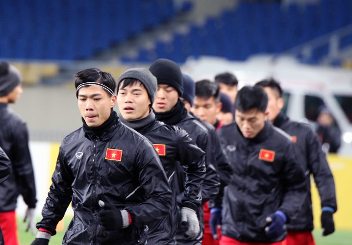 Tối  9/1, các cầu thủ U23 Việt Nam đã có buổi tập làm quen mặt sân thi đấu Kunshan Sport Center. 