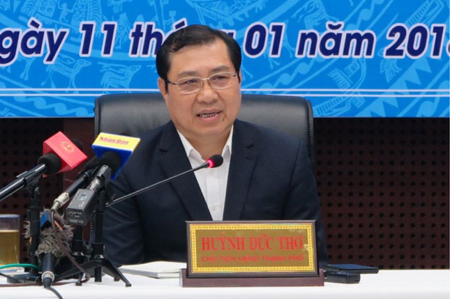 Chủ tịch UBND thành phố Huỳnh Đức Thơ chủ trì buổi họp báo.                        Ảnh: SƠN TRUNG