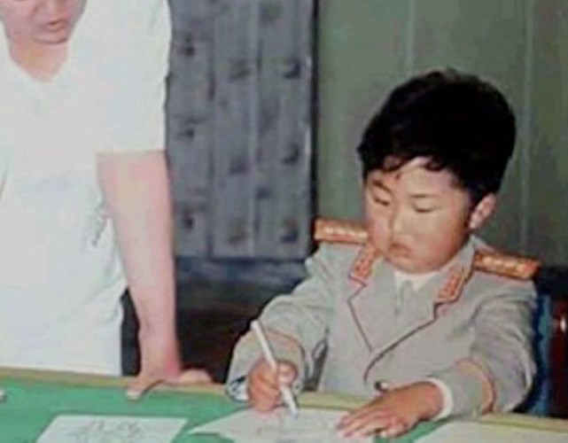 Ông Kim Jong-un là con trai của cố lãnh đạo Triều Tiên Kim Jong-il và bà Ko Young Hee.