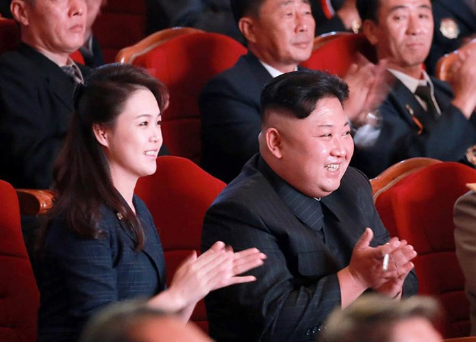 Ông Kim Jong-un và phu nhân dự một buổi lễ ăn mừng sau khi Triều Tiên thử nghiệm hạt nhân. Ảnh: EPA.