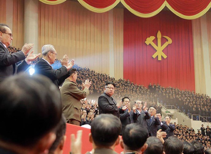   Ông Kim Jong-un xuất hiện trong một cuộc họp ở Bình Nhưỡng. Ảnh: AFP/Getty.