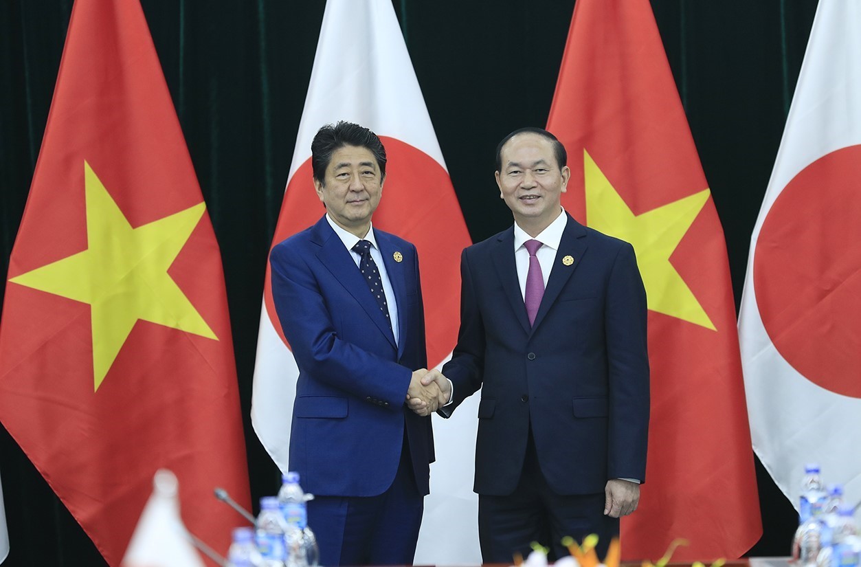 Chủ tịch nước Trần Đại Quang tiếp Thủ tướng Nhật Bản Shinzo Abe nhân dịp tham dự Tuần lễ Cấp cao APEC 2017 ngày 10/11/2017 tại Đà Nẵng. Ảnh: TTXVN