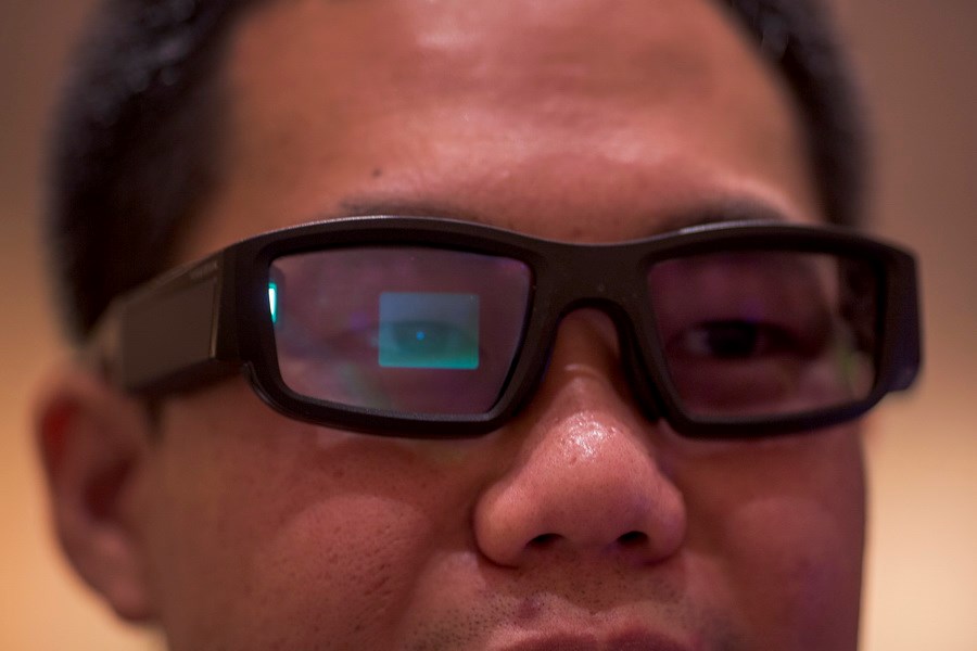 Kính đeo thực tế ảo tăng cường thông minh Vuzix ra mắt tại sự kiện Pepcom Digital Experience trong khuôn khổ CES. (Nguồn: AFP)