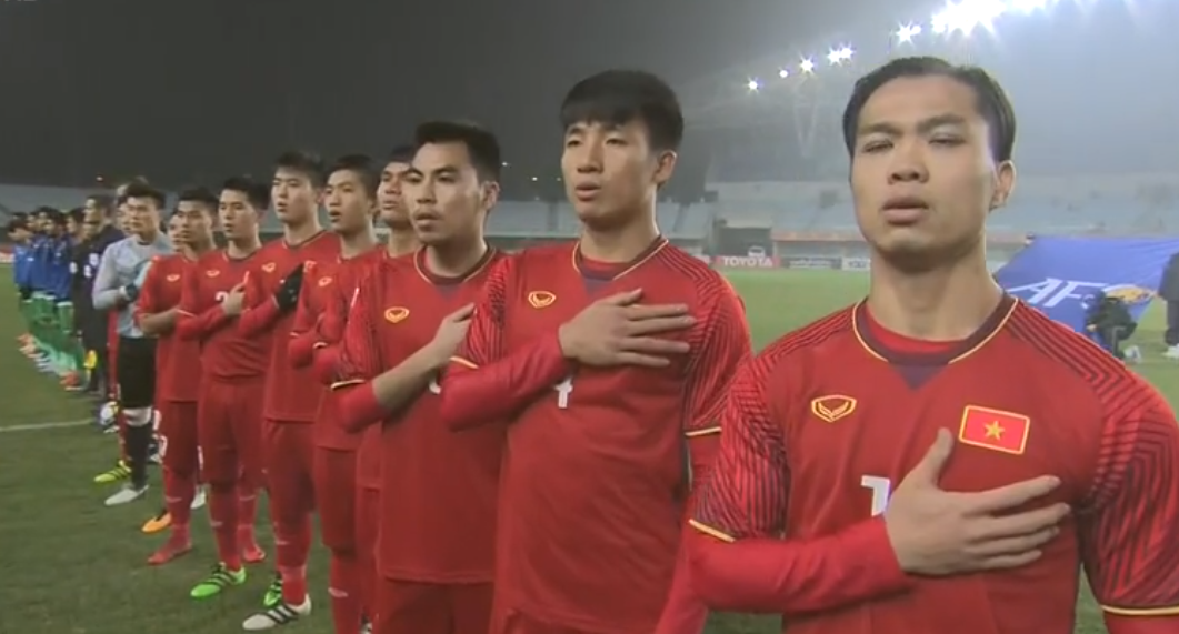 U23 Việt Nam làm lễ chào cờ.