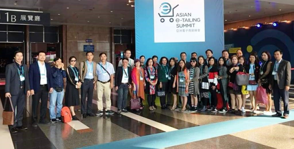 HK 18/ Đoàn đại diện các doanh nghiệp Việt Nam tham gia hội chợ Smartbiz Expo tại Hồng Kông do Vietdatravel tổ chức năm 2017.