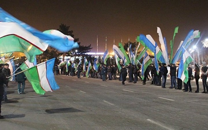 Người dân Uzbekistan cũng tưng bừng cờ hoa chào đón các cầu thủ U23 của mình. Ảnh: Sputnik