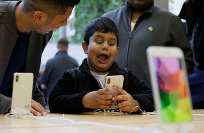 Siêu phẩm iPhone X đẩy doanh thu của Apple lên cao chưa từng có