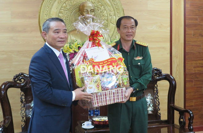Bí thư Thành ủy Trương Quang Nghĩa thăm Bộ Chỉ huy Quân sự thành phố